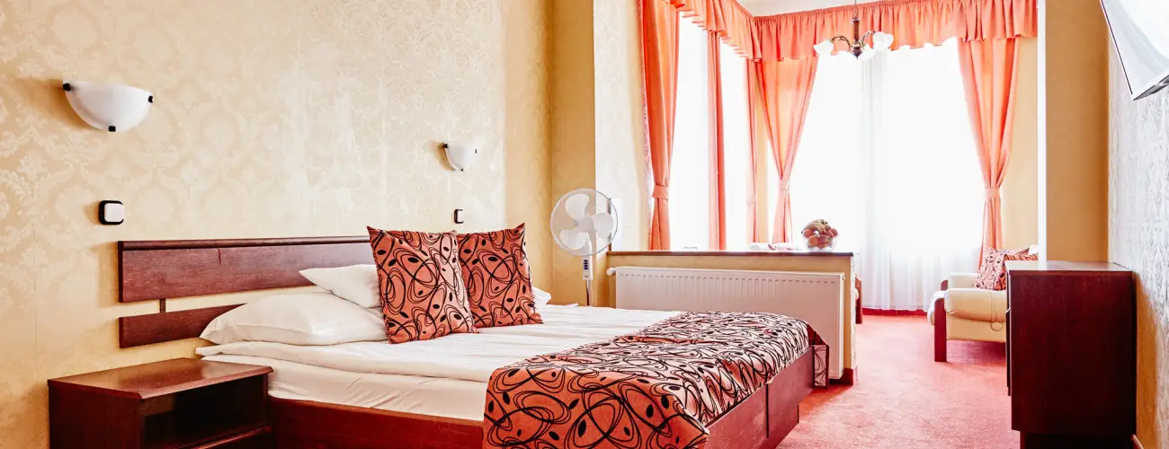 Astoria Hotel s tterem Balatonfred - Kedvezmnyes r csaldok rszreak reggelis elltssal (1 jtl)