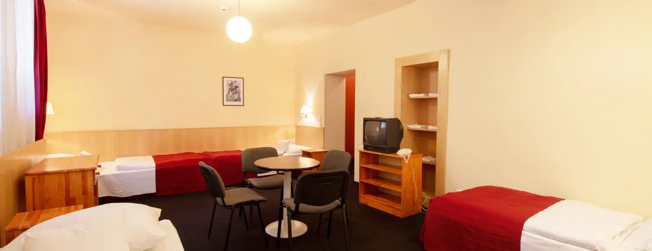 Laterum Hotel Pcs - Kedvezmnyes r csaldok rszre flpanzival (1 jtl)