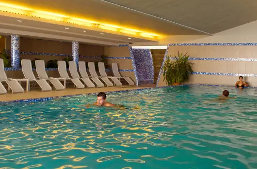 Zenit Hotel Balaton - Kedvezmnyes r csaldok rszreak flpanzis elltssal (1 jtl)